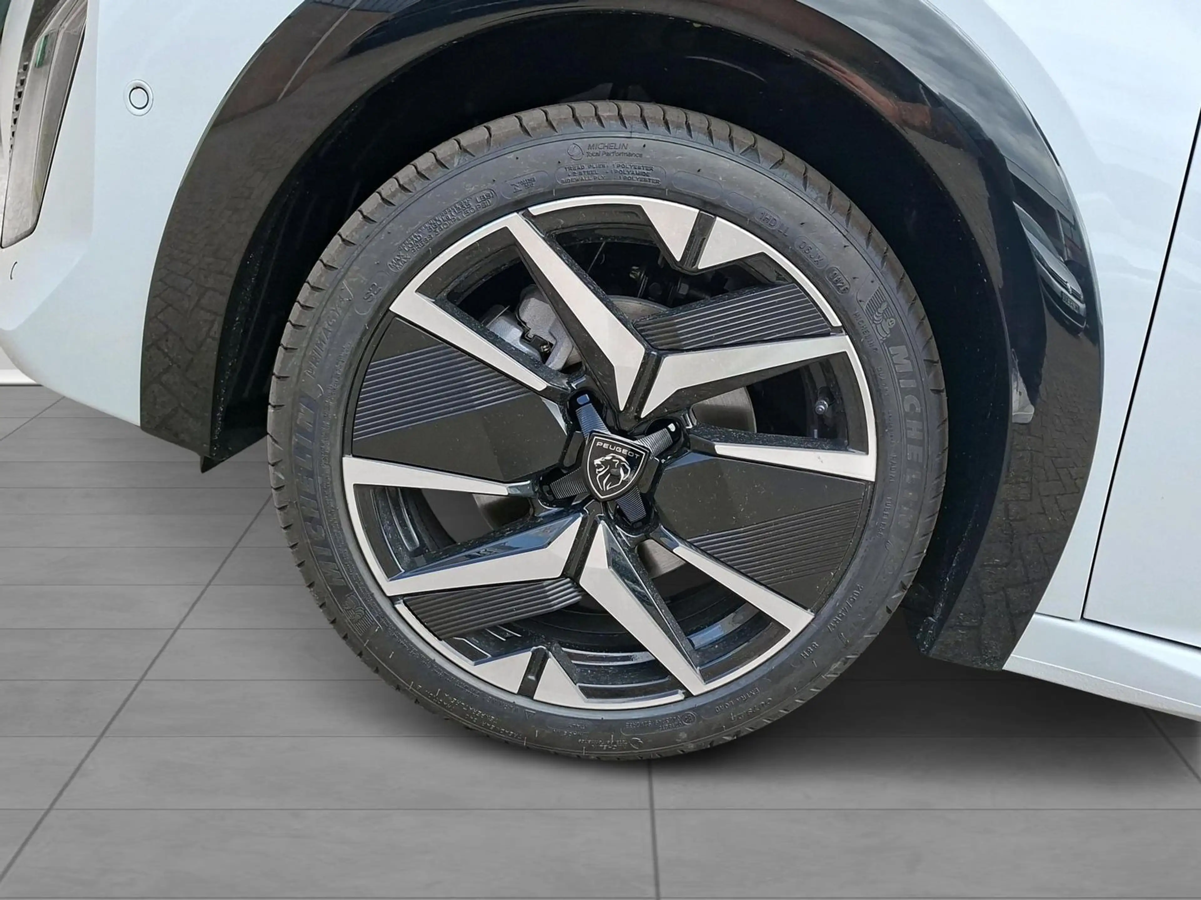 Peugeot 208 GT Hybrid 110 e-DSC6 Kamera Navi SHZ — photo 6