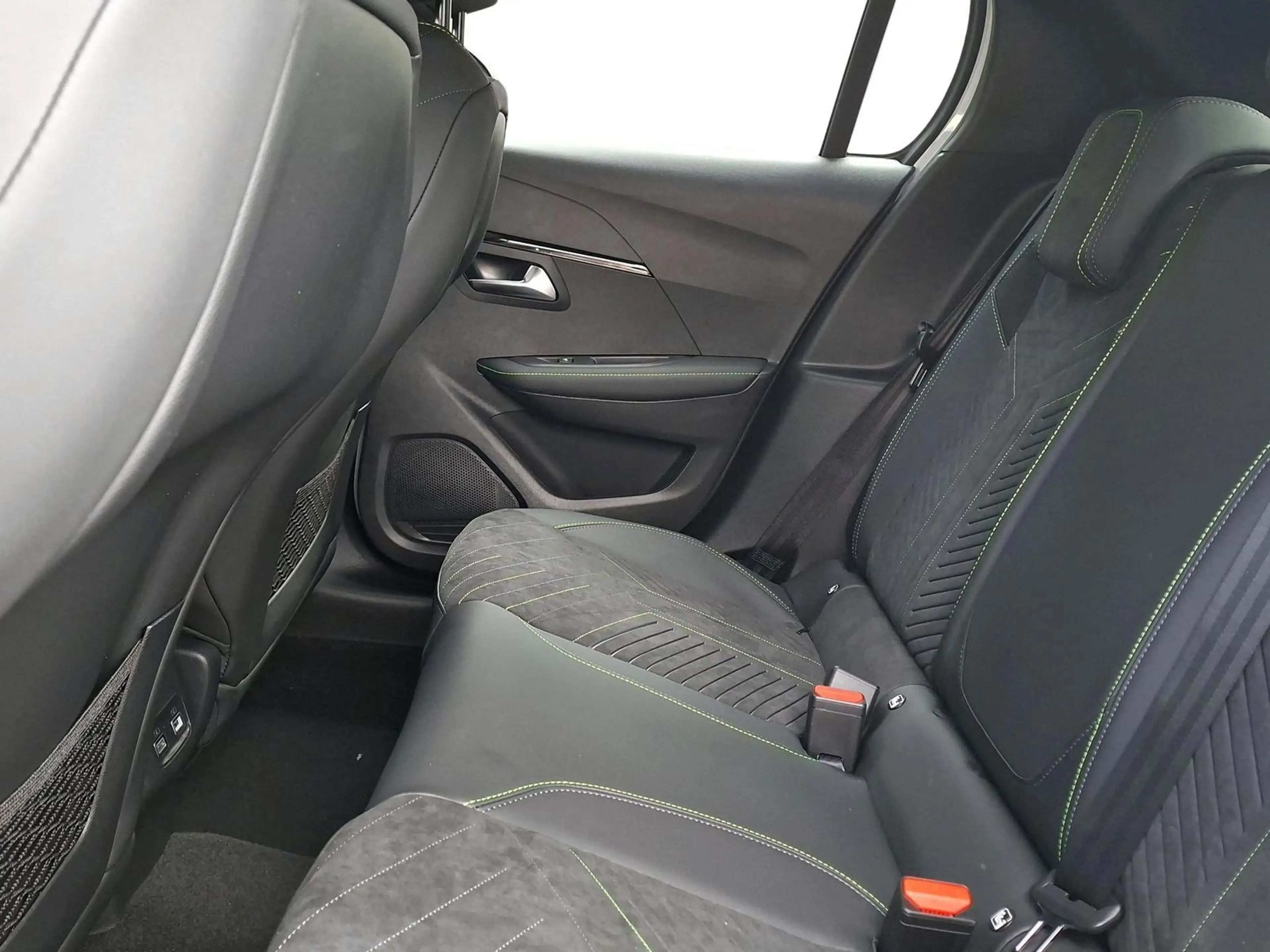 Peugeot 208 GT Hybrid 110 e-DSC6 Kamera Navi SHZ — photo 8