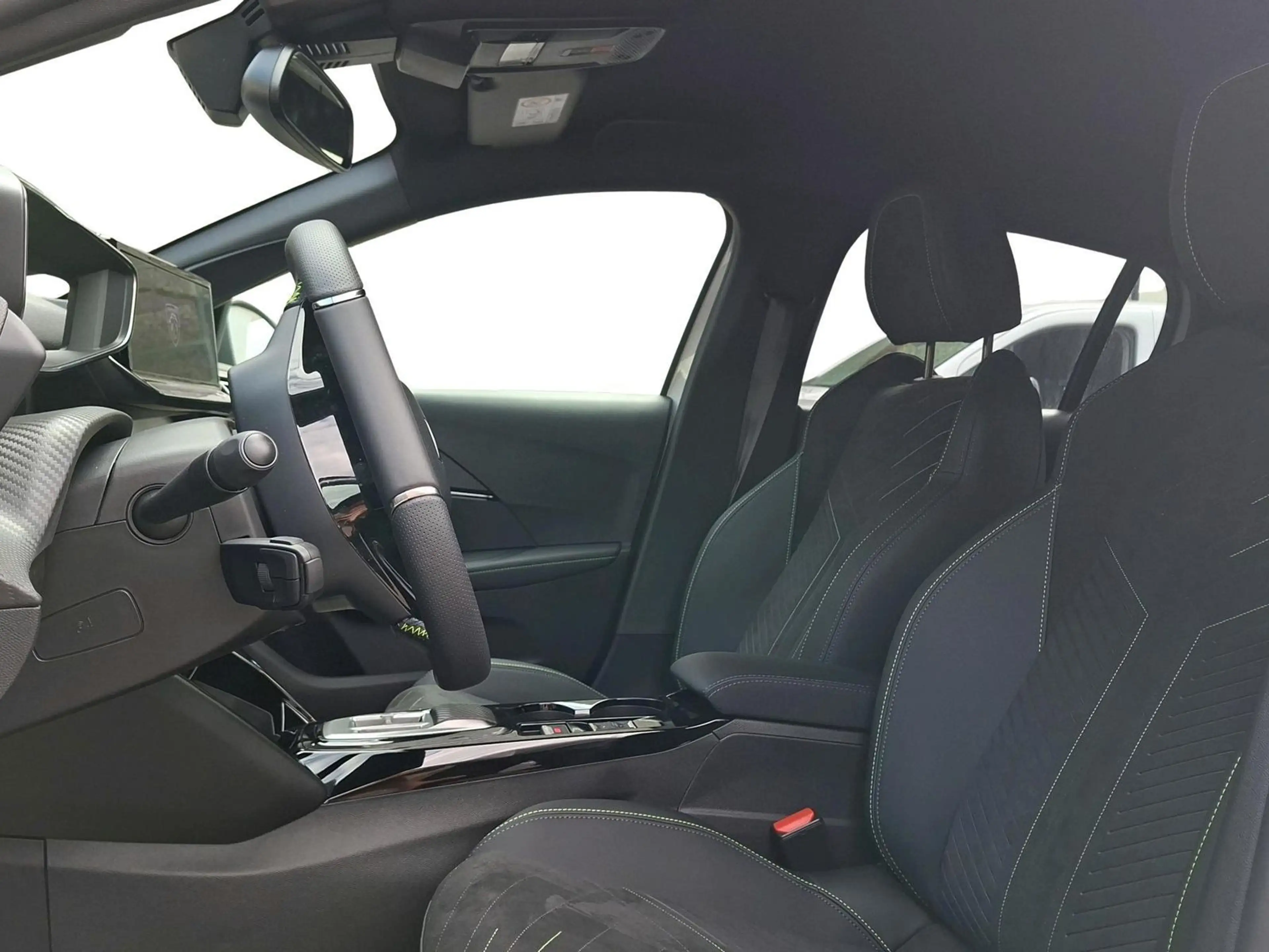 Peugeot 208 GT Hybrid 110 e-DSC6 Kamera Navi SHZ — photo 7