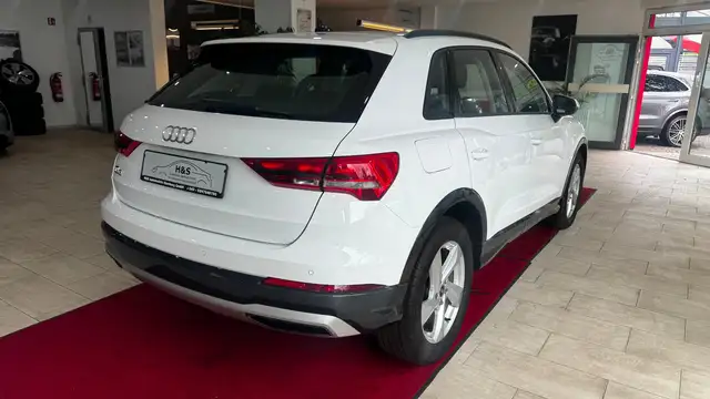 Audi Q3 view 7