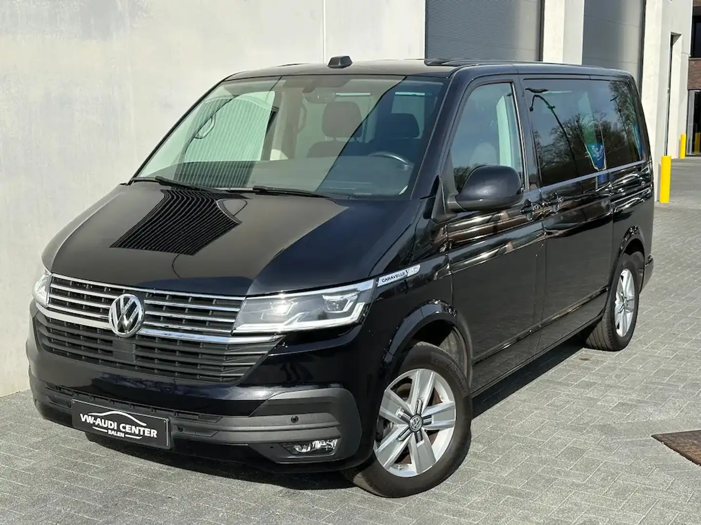 Volkswagen T6.1 Caravelle Comfortline 8 plaatsen Zwart - 1