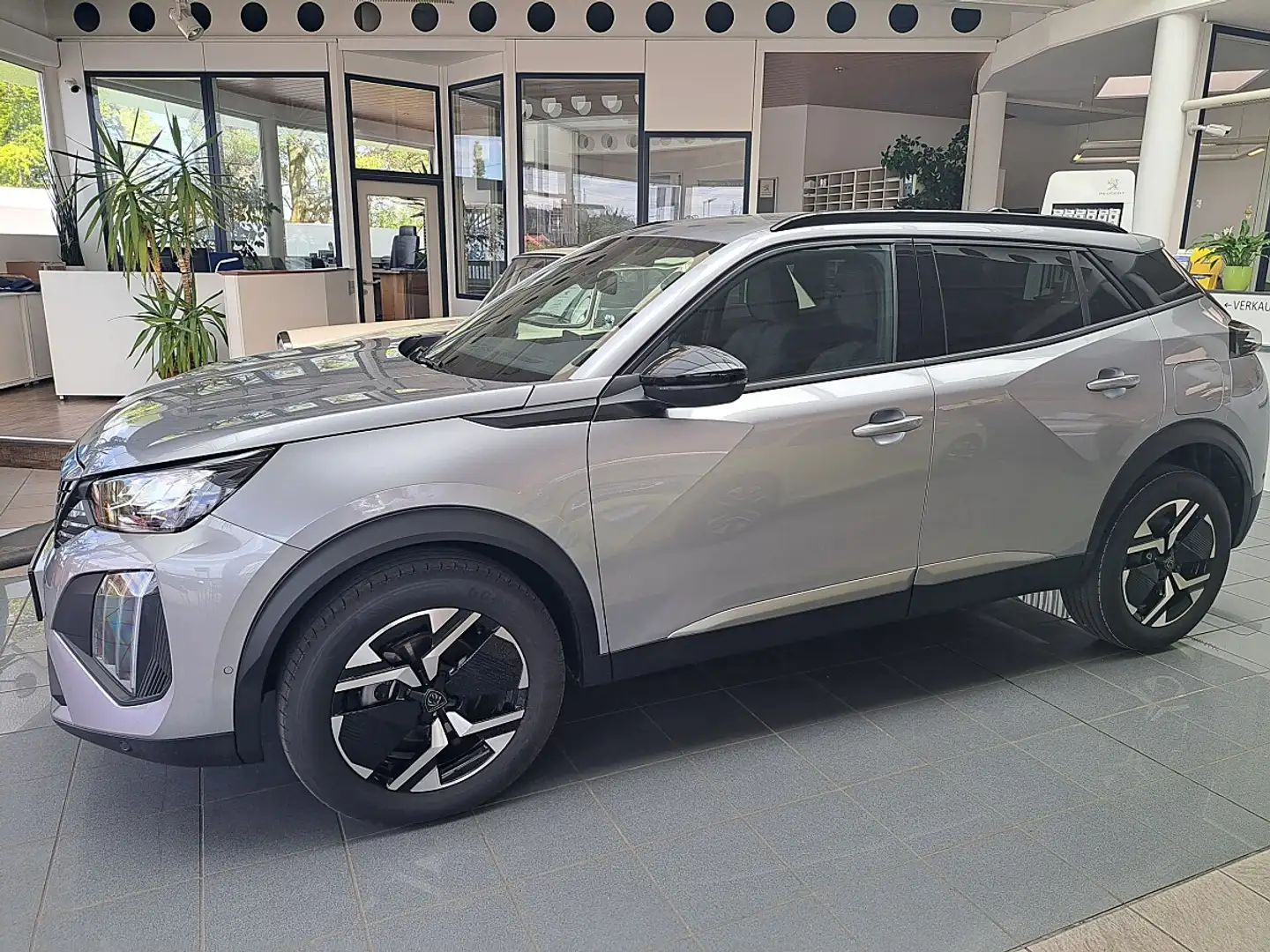 Peugeot 2008 Benzin 100 S&S Allure 6-Gang-Manuell Silber - 2