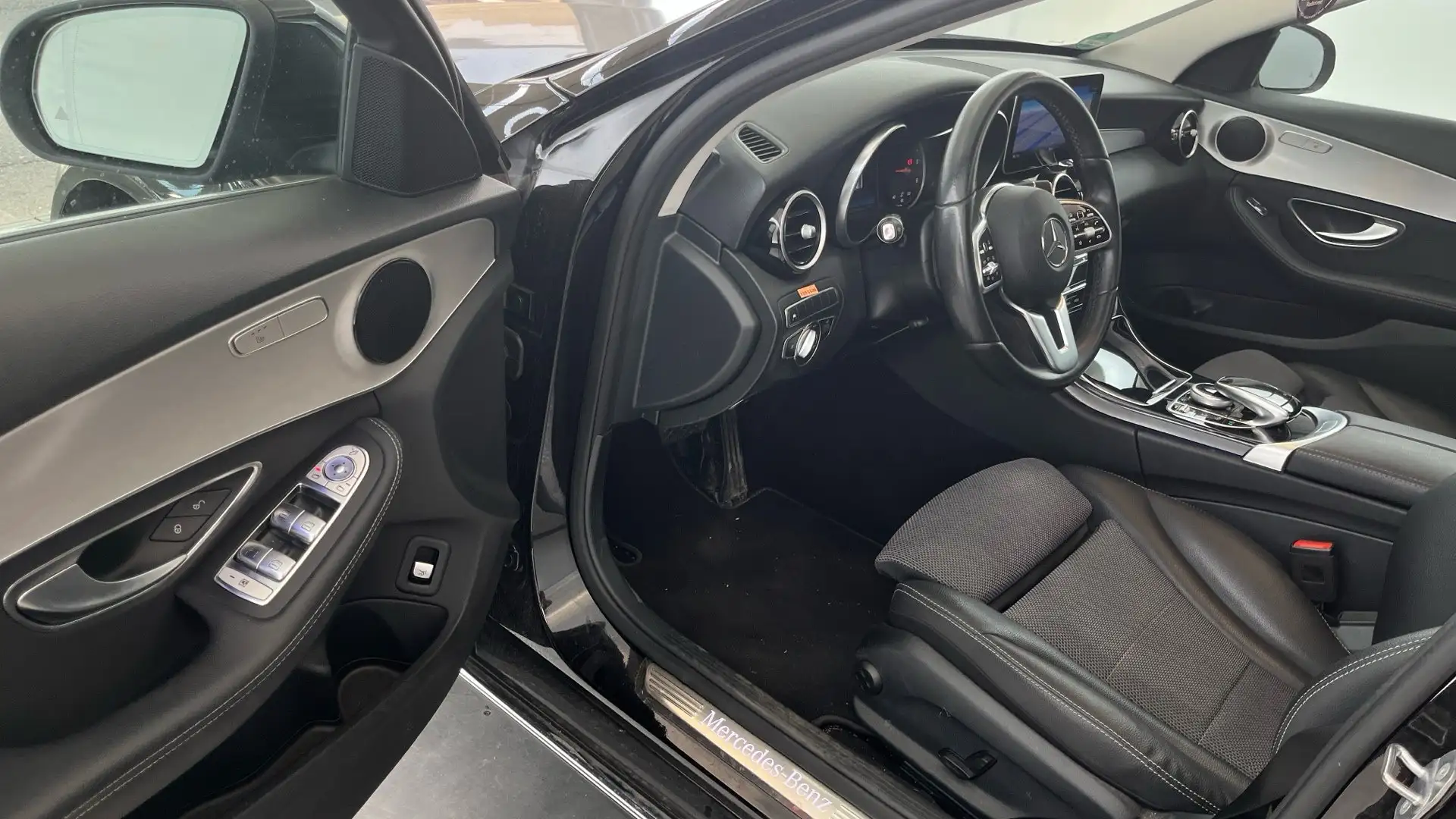 Mercedes-Benz C 220 C 220 T d 4Matic Avantgarde (205.215) Schwarz - 2