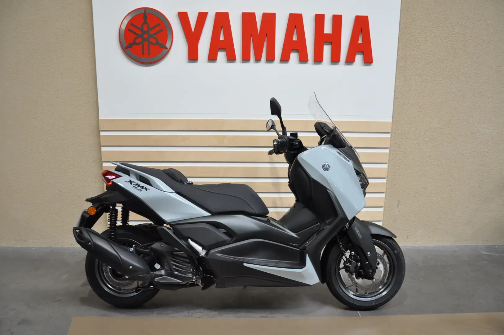 Yamaha X-Max 125 Gris - 1