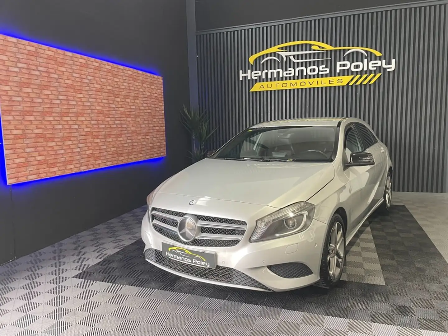 Mercedes-Benz A 180 CDI BlueEFFICIENCY Style Grau - 1