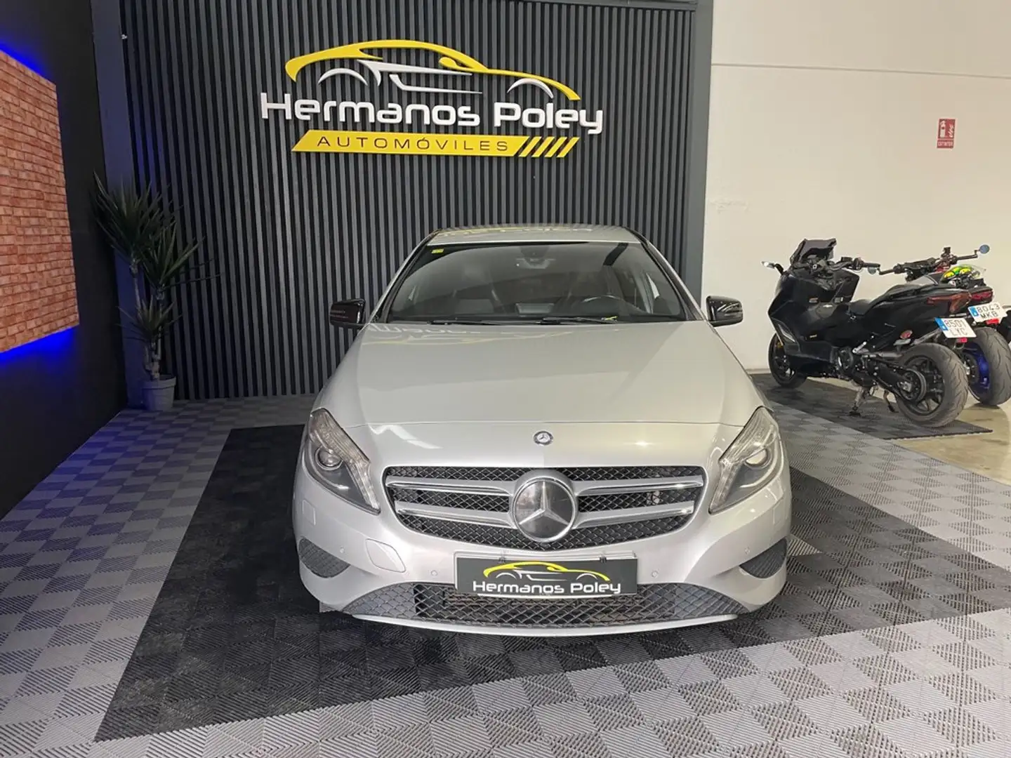 Mercedes-Benz A 180 CDI BlueEFFICIENCY Style Grau - 2