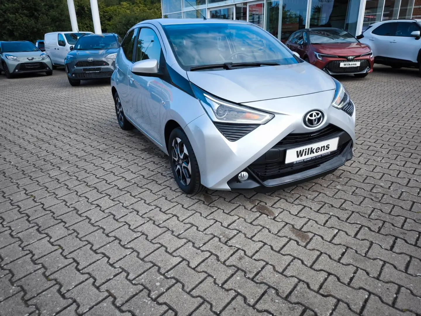 Toyota Aygo AYGO x-play club Argent - 1