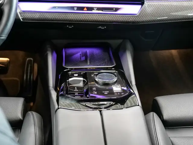 BMW 5 Series view 14