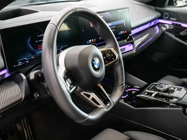 BMW 5 Series view 8