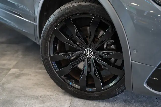 Volkswagen Tiguan view 4
