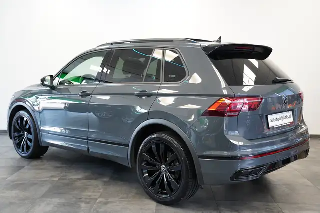 Volkswagen Tiguan view 3