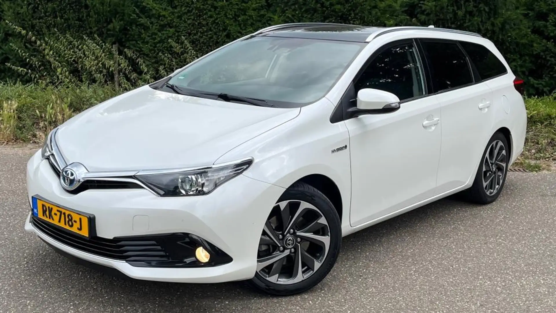 Toyota Auris Touring Sports 1.8 Hybrid Now l Panodak l Trekhaak Wit - 1