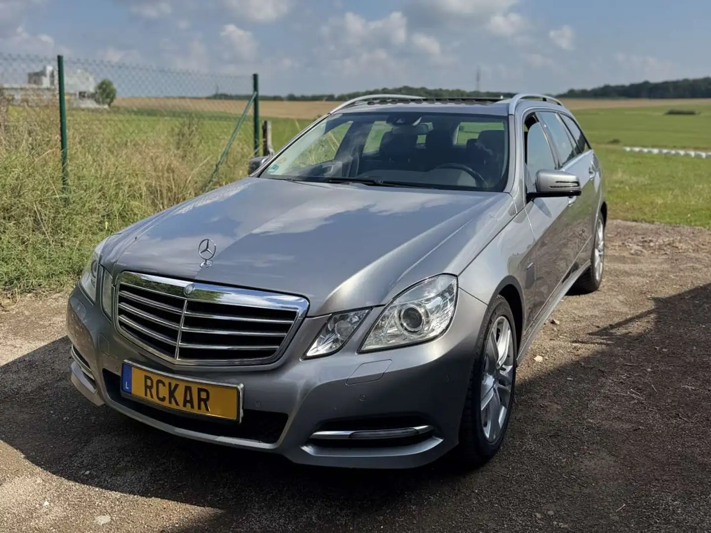 Mercedes-Benz E 220 CDI BlueEFF Toit ouvrant Gris - 2