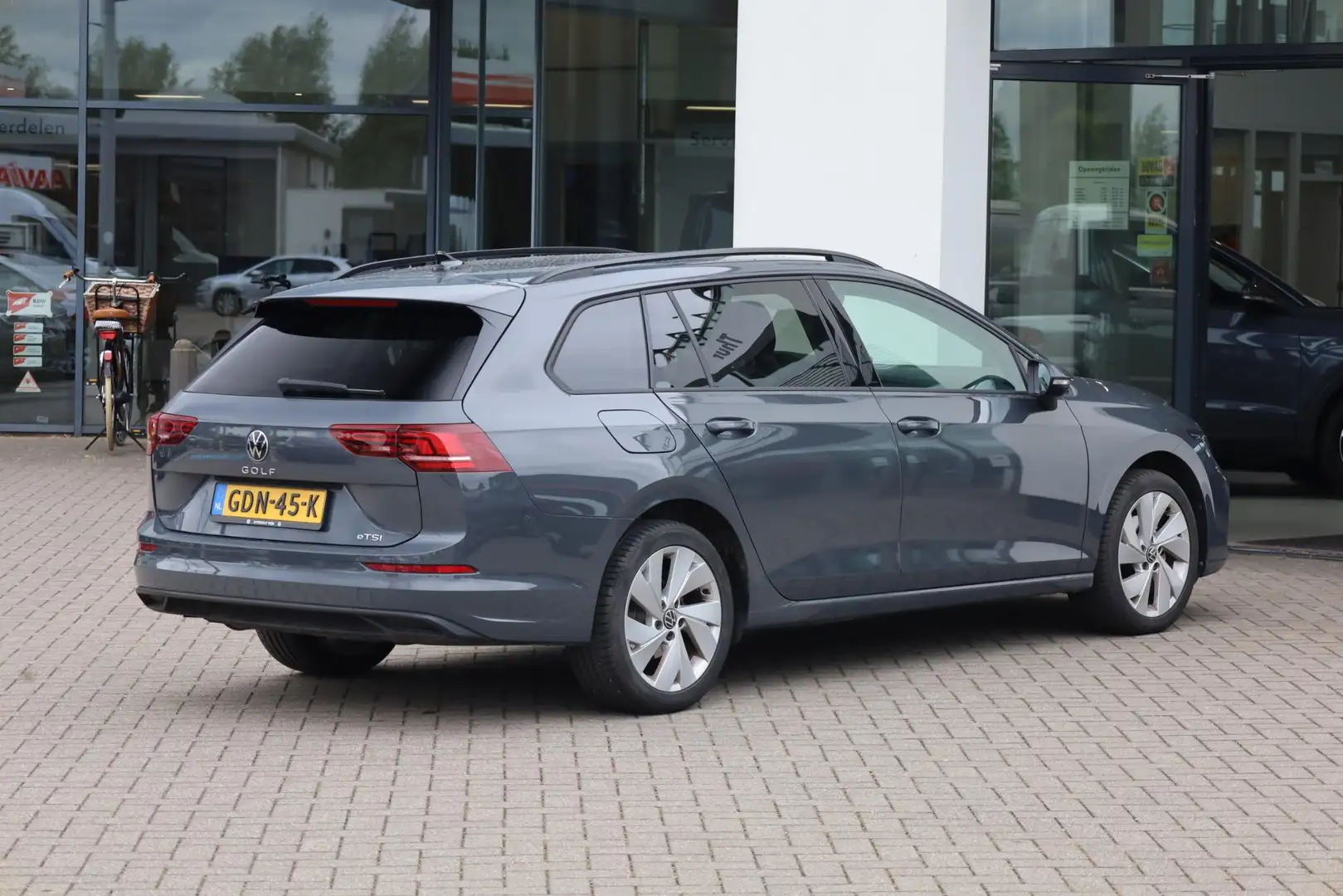 Volkswagen Golf Variant 1.5 eTSI Life Business 116PK / 85kW DSG, Navigatie Gris - 2
