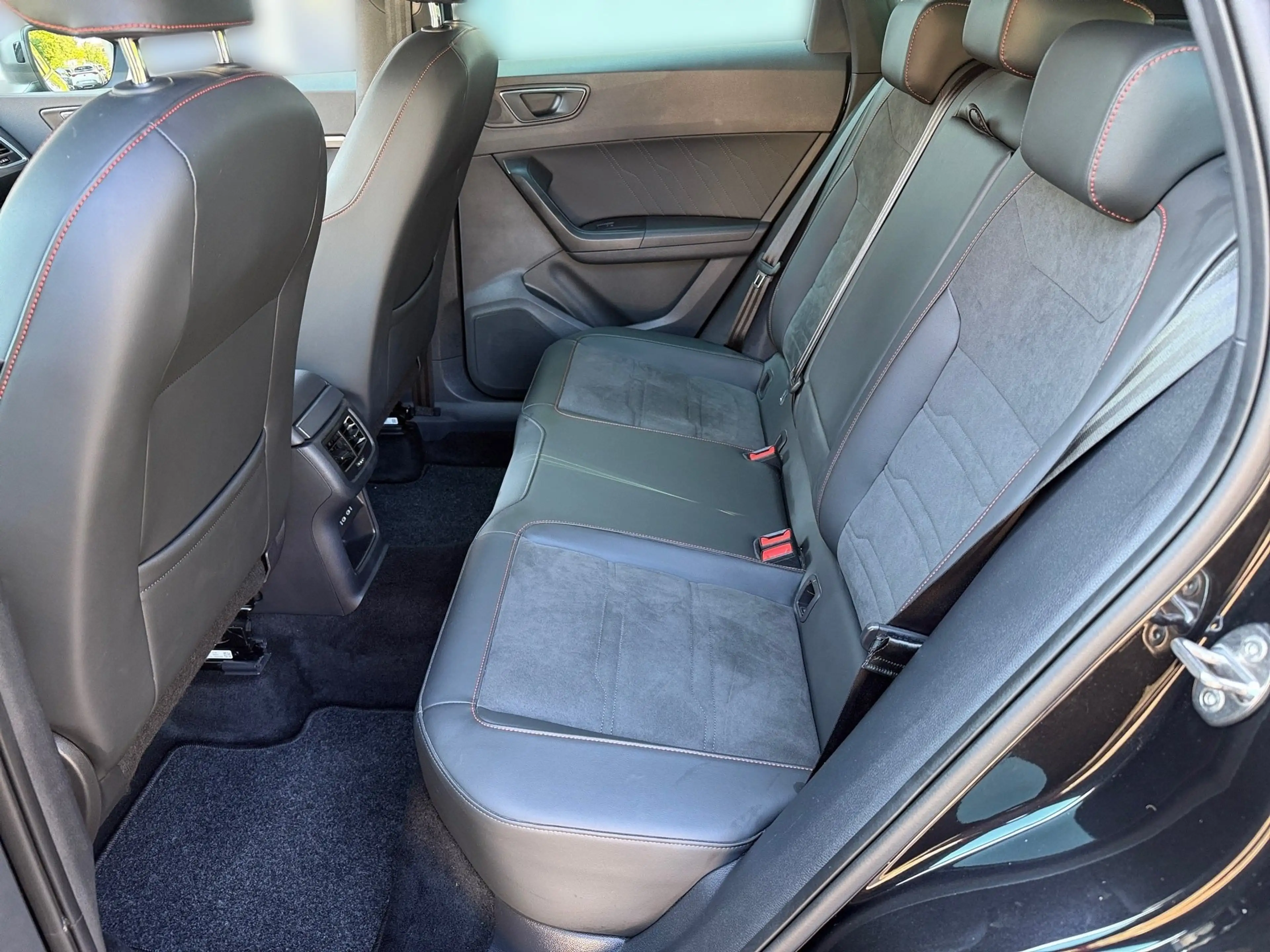 SEAT Ateca 2.0 TSI DSG FR 4Drive AHK. LED. Navi. Rückfahrkame — photo 15
