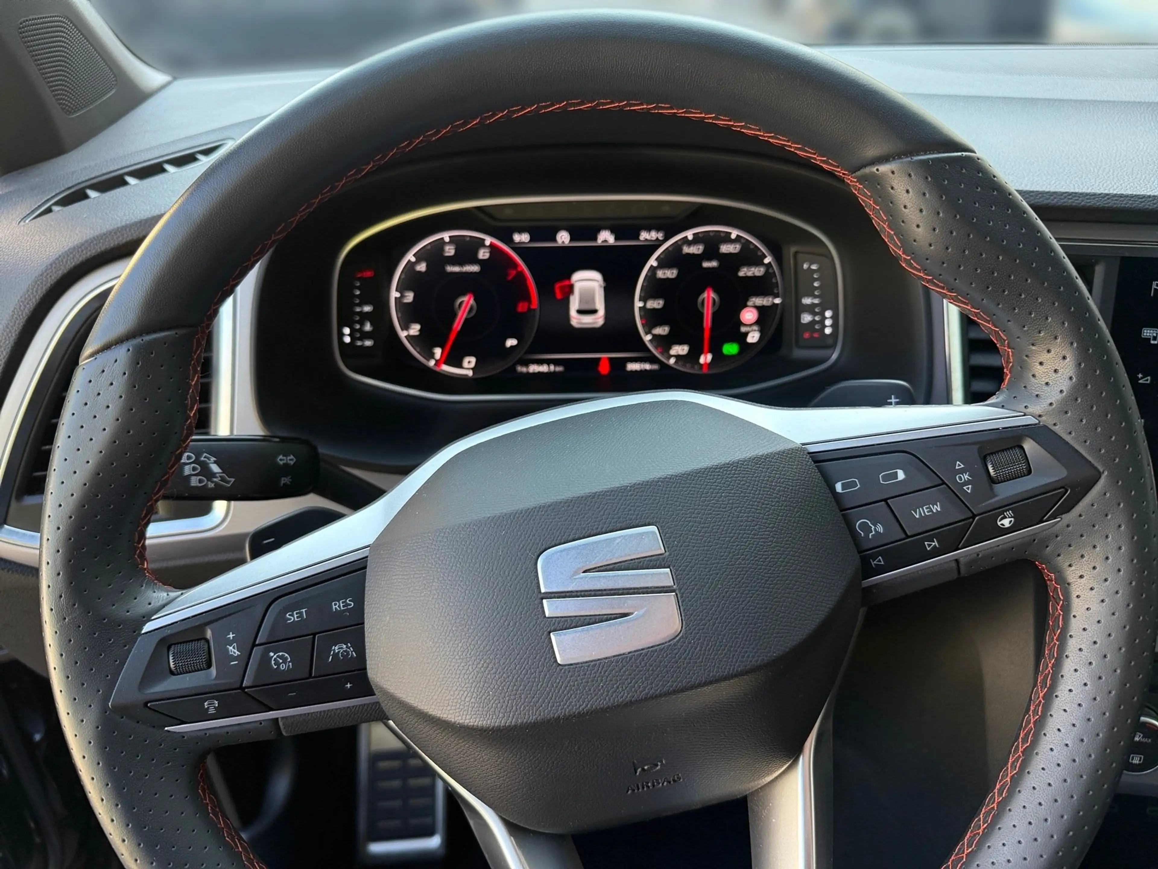 SEAT Ateca 2.0 TSI DSG FR 4Drive AHK. LED. Navi. Rückfahrkame — photo 12