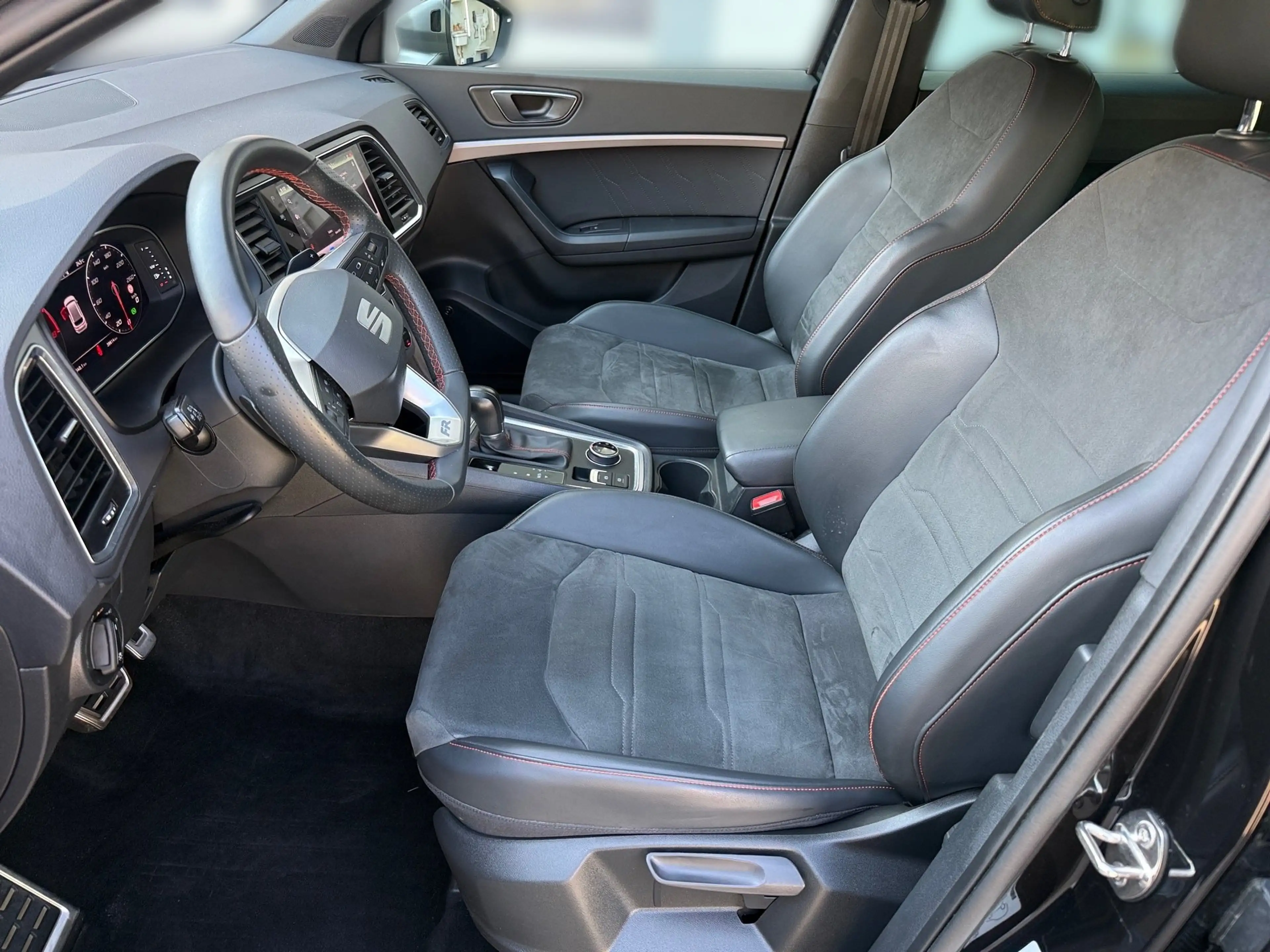 SEAT Ateca 2.0 TSI DSG FR 4Drive AHK. LED. Navi. Rückfahrkame — photo 11