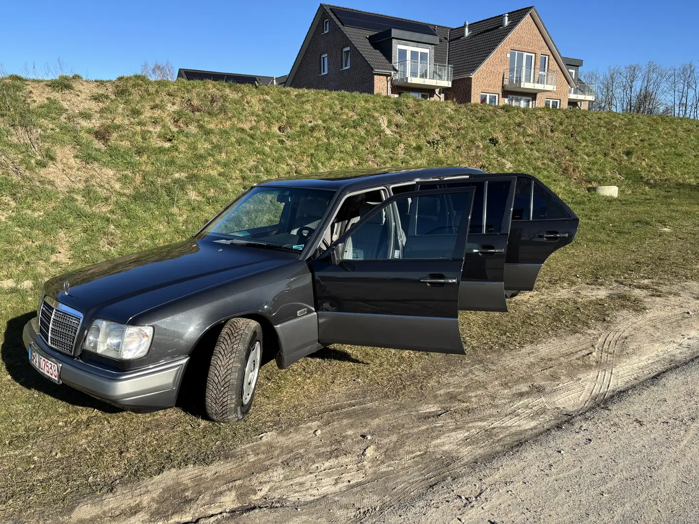 Mercedes-Benz E 260 original langverion nur 1006 Fahrzeuge als benzine Чорний - 1
