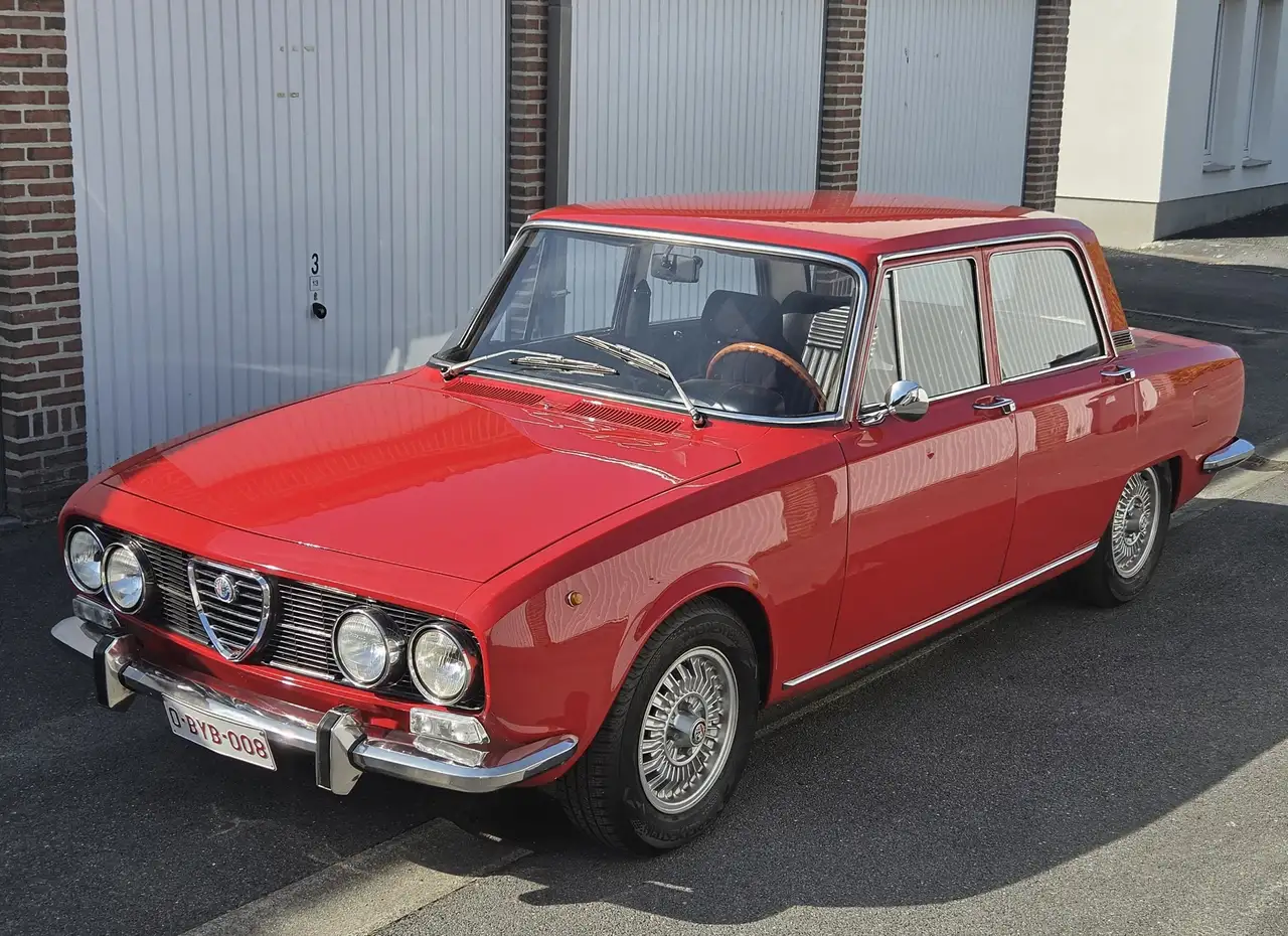 Alfa Romeo 2000 Berlina, foto 1