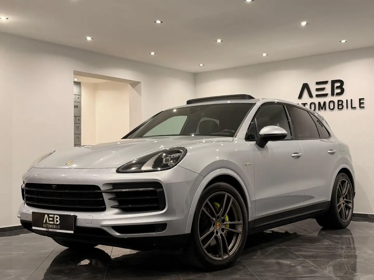 Porsche Cayenne E-Hybrid **ERSTBESITZ**PANO**360°**SHZ**AMBIENTE* - 2