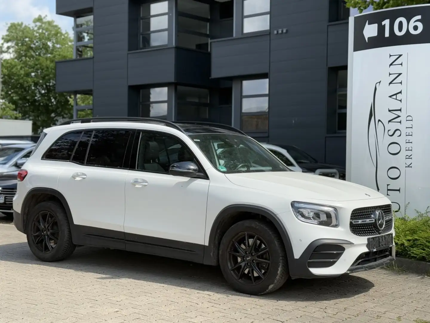 Mercedes-Benz GLB 250 4Matic 8G-DCT AMG Line   360°K.   Distr+ Alb - 1