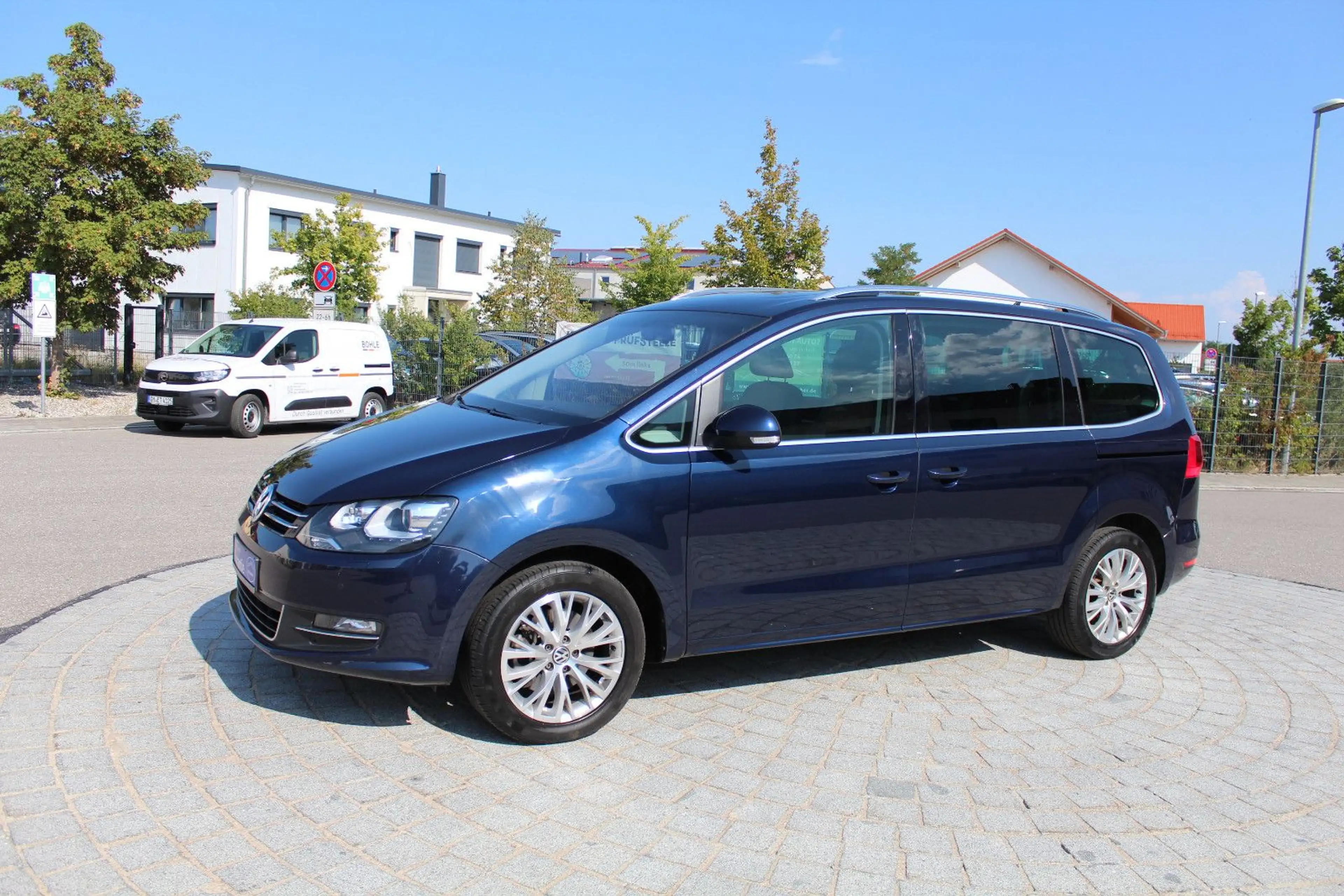 Volkswagen Sharan Highline BMT DSG PANO AHK LEDER 7 SITZE — photo 2