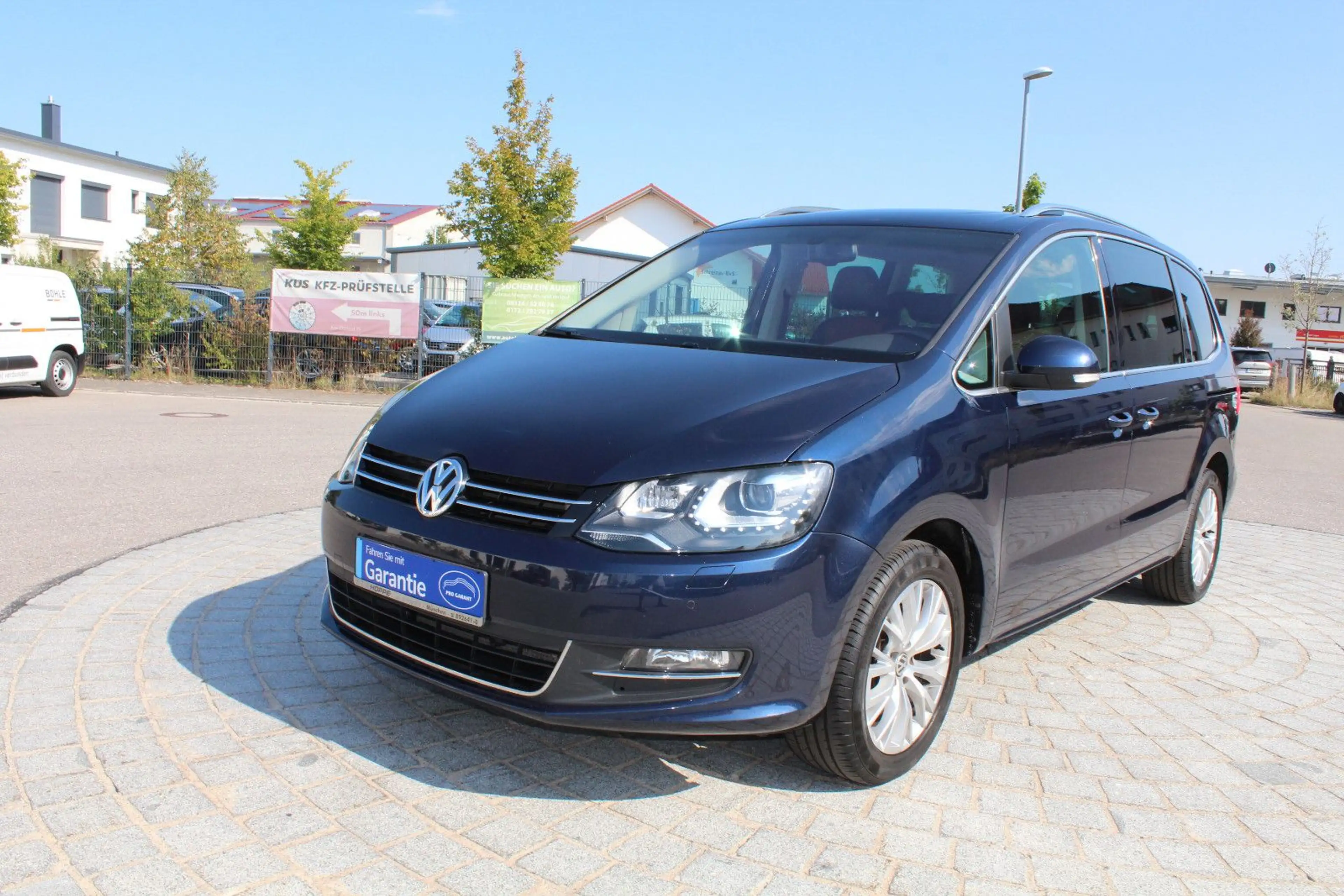 Volkswagen Sharan Highline BMT DSG PANO AHK LEDER 7 SITZE