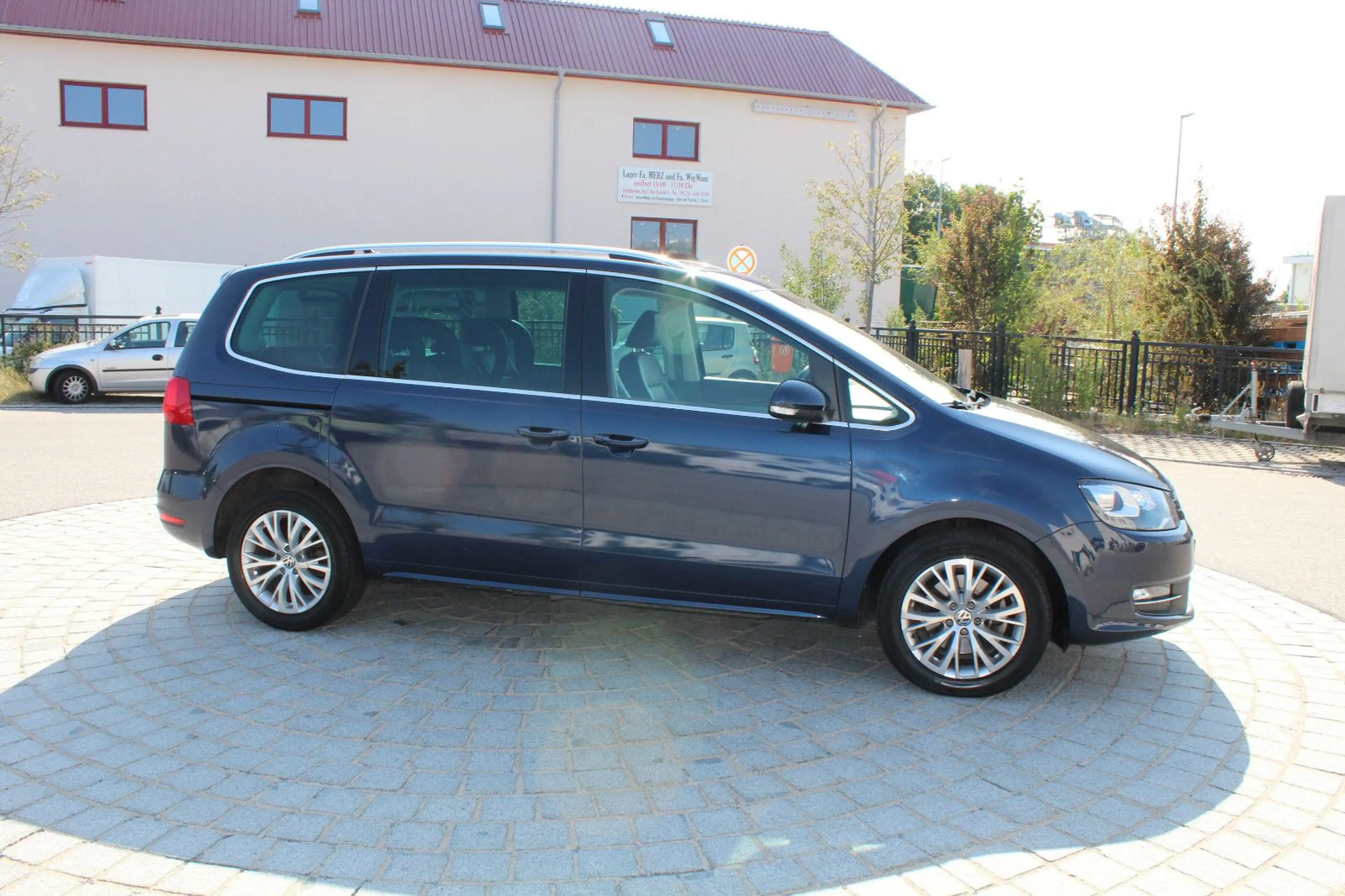 Volkswagen Sharan Highline BMT DSG PANO AHK LEDER 7 SITZE — photo 9
