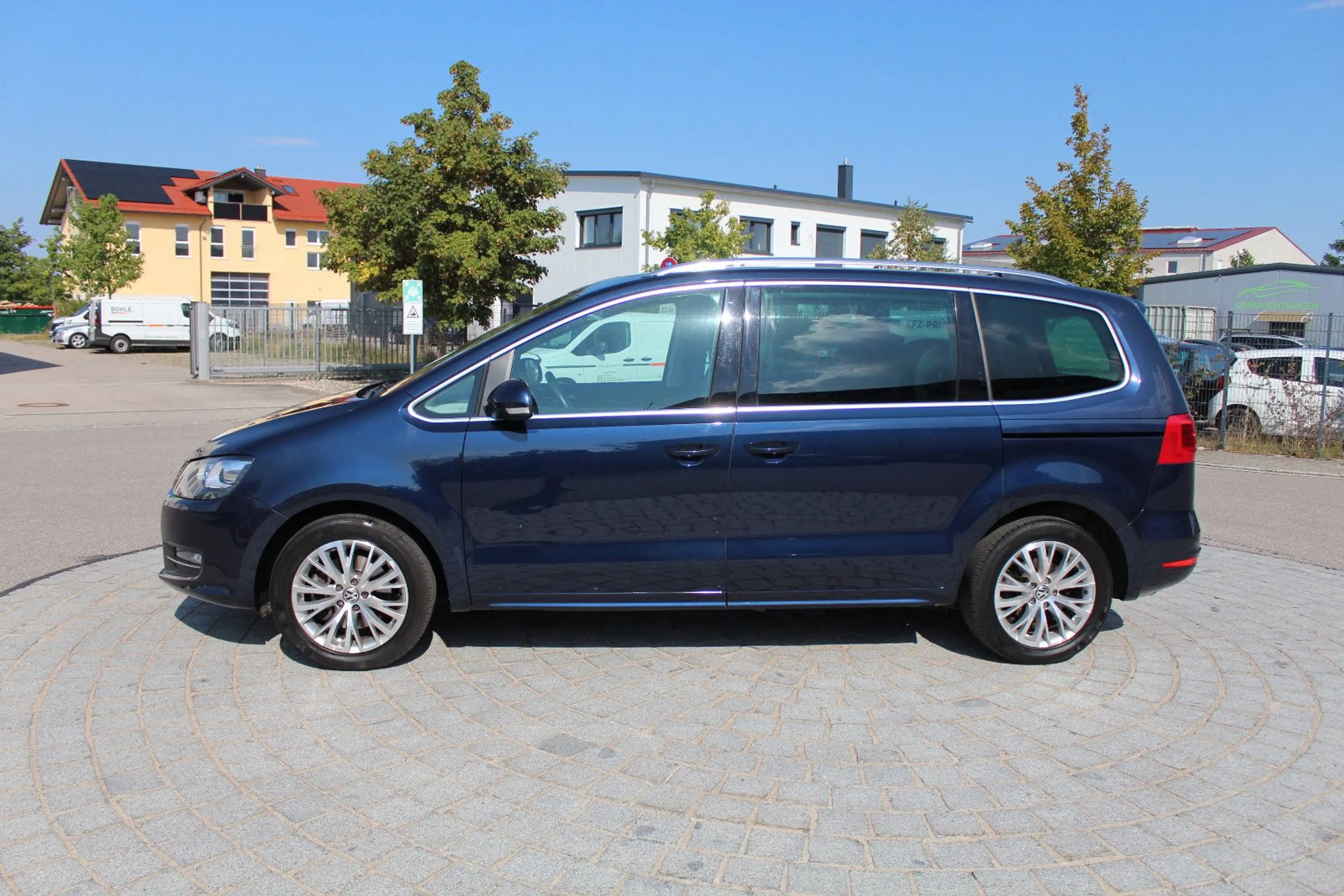 Volkswagen Sharan Highline BMT DSG PANO AHK LEDER 7 SITZE — photo 3
