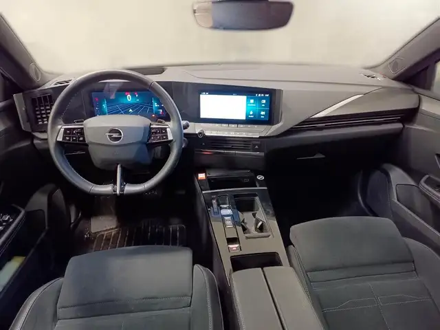 Opel Astra view 5