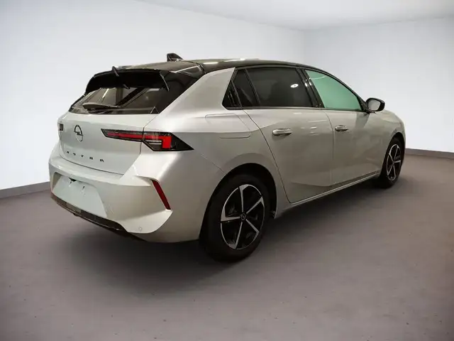 Opel Astra view 3