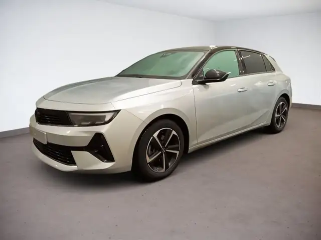 Opel Astra view 4