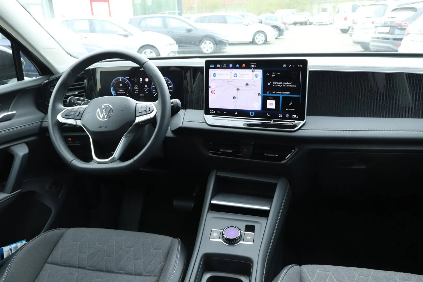 Volkswagen Tiguan 2.0 TDI Life DSG*AHK*NAVI*LED*SHZ*KAMERA Schwarz - 2
