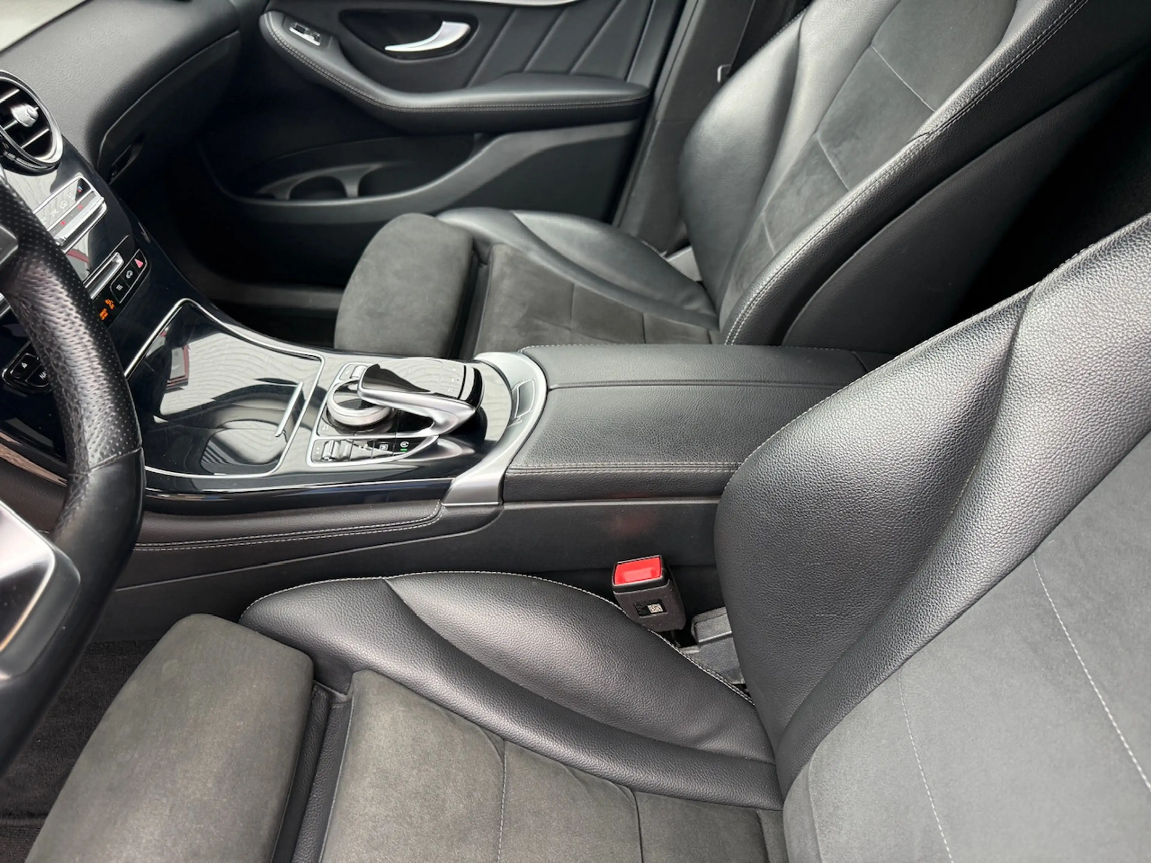 Mercedes-Benz GLC 250 GLC 250D 4 Matic AMG/ Grijs kenteken ombouw/ Trekh — photo 29