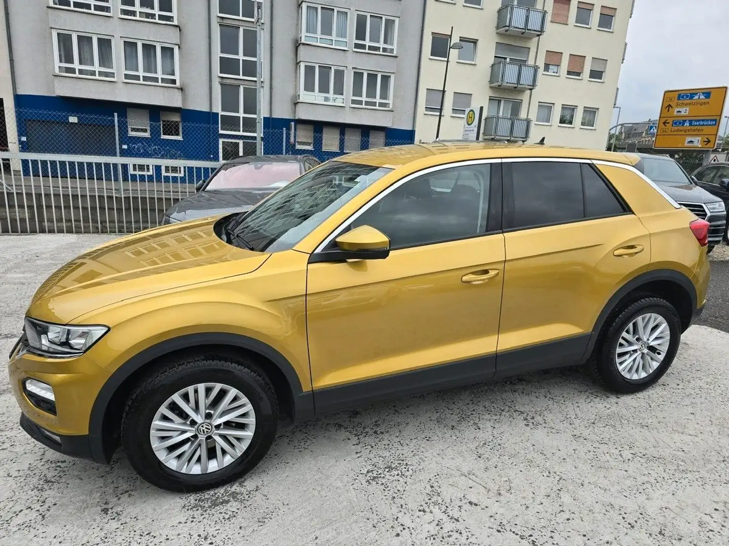 Volkswagen T-Roc 1,6 TDI NAVI*SITZHEIZUNG Gelb - 1