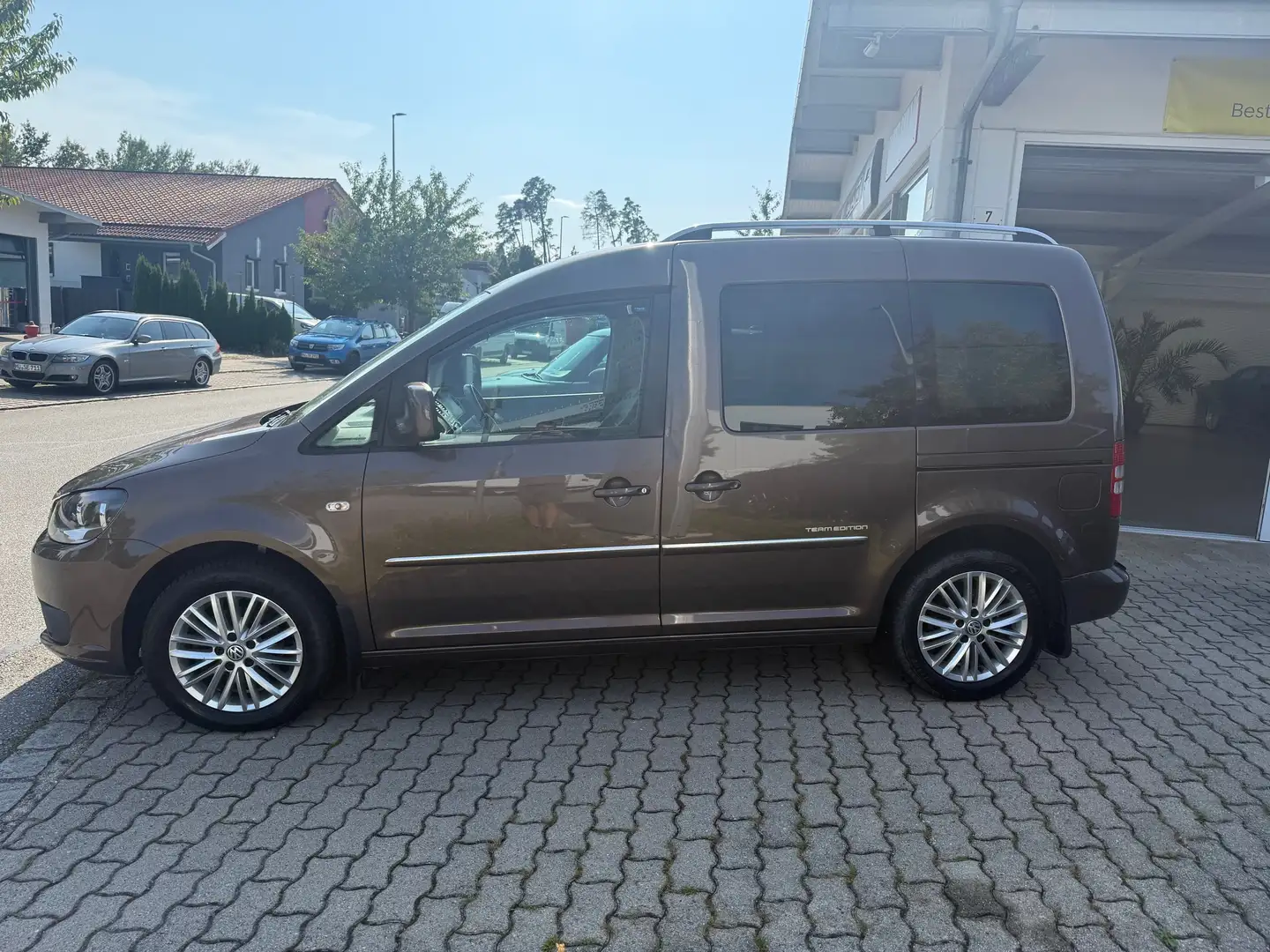 Volkswagen Caddy Comfortline BMT - 1. Hand - AHK - TÜV 04.2026. Braun - 1