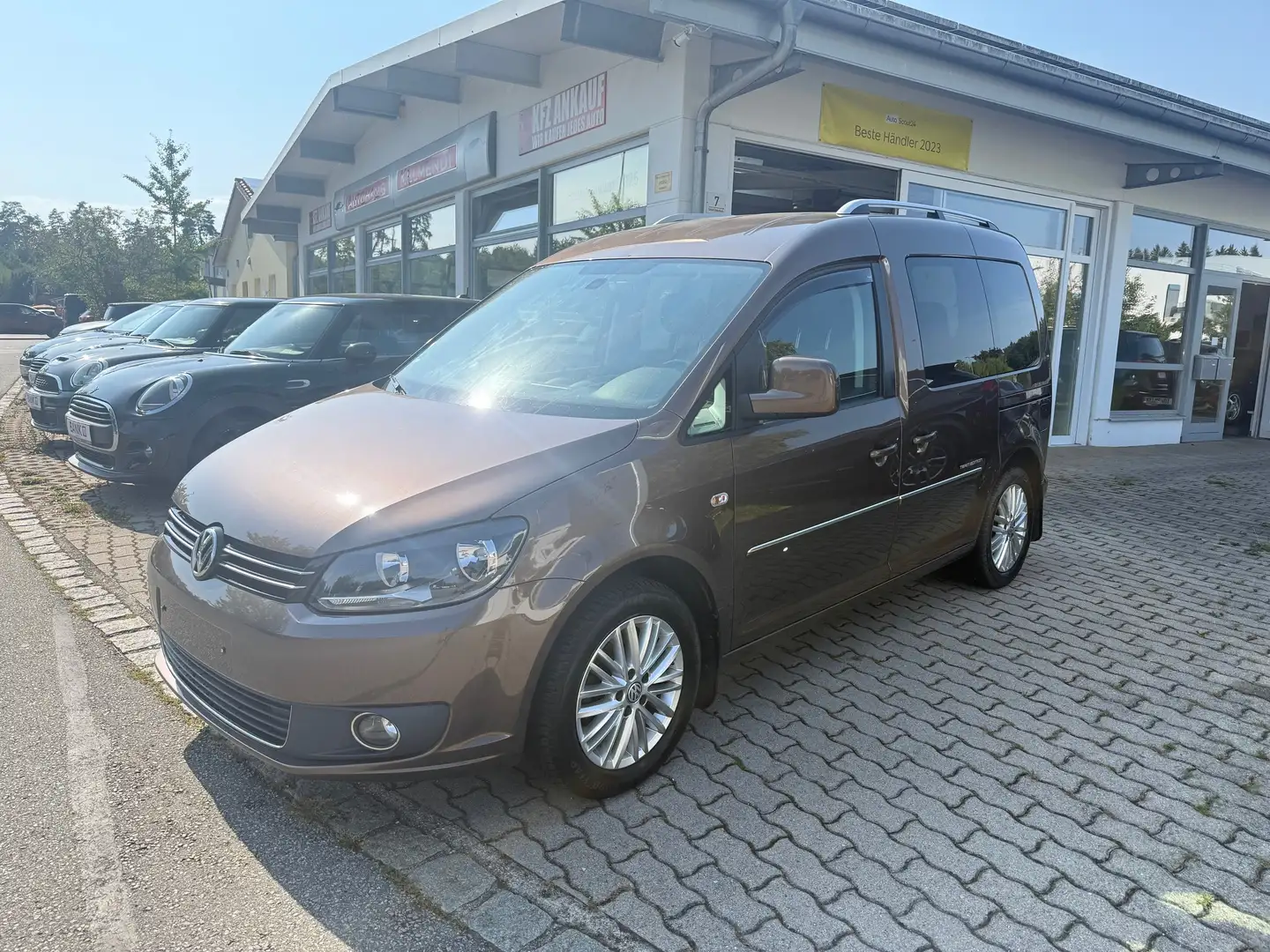 Volkswagen Caddy Comfortline BMT - 1. Hand - AHK - TÜV 04.2026. Braun - 2