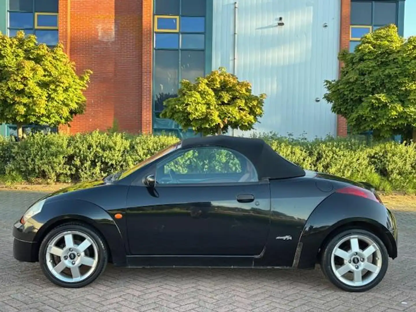 Ford Streetka 1.6 First Edition Cabriolet Airco El. pakket ABS A Zwart - 2