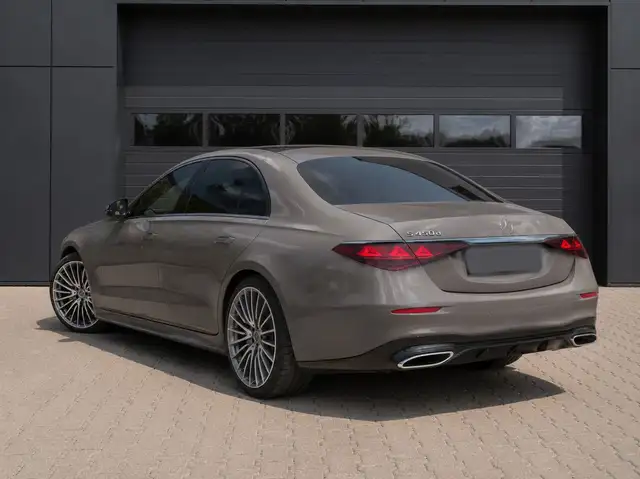 Mercedes-Benz S-Class view 4