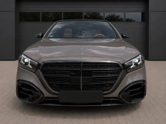 Mercedes-Benz S-Class view 3