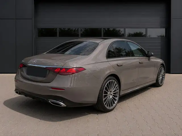 Mercedes-Benz S-Class view 5