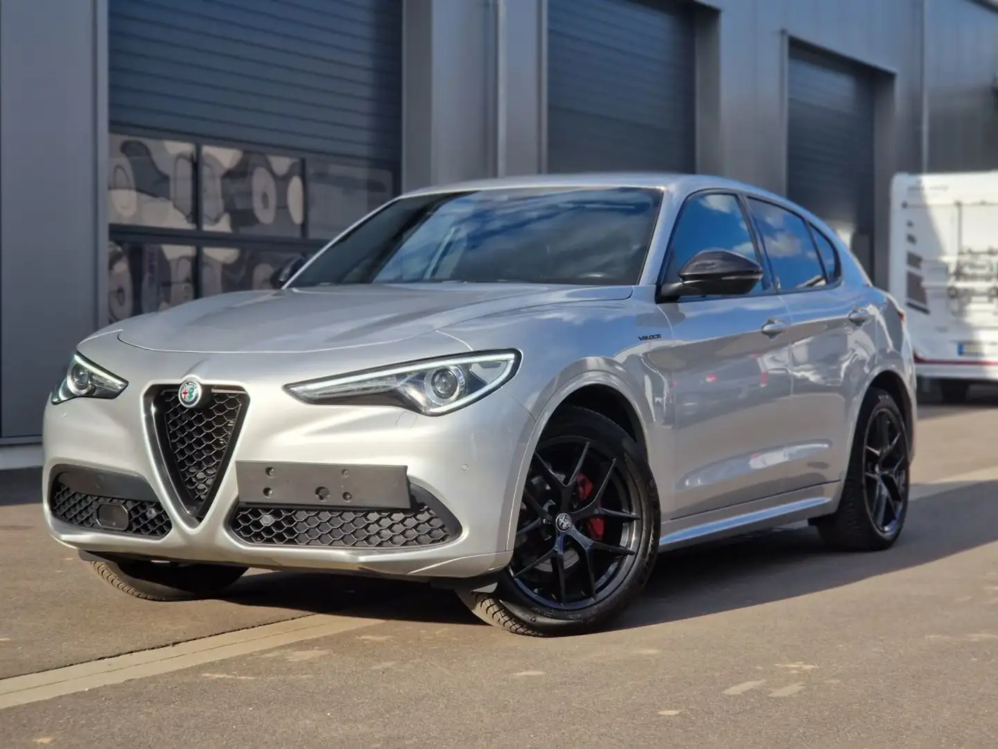 Alfa Romeo Stelvio MY20 VELOCE 2.2 Diesel 16V 154kW NAV XEN KAM Silber - 1