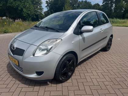 Toyota Yaris 1.3 AUTOMAAT airco, elektr ramen, APK 30-8-2026