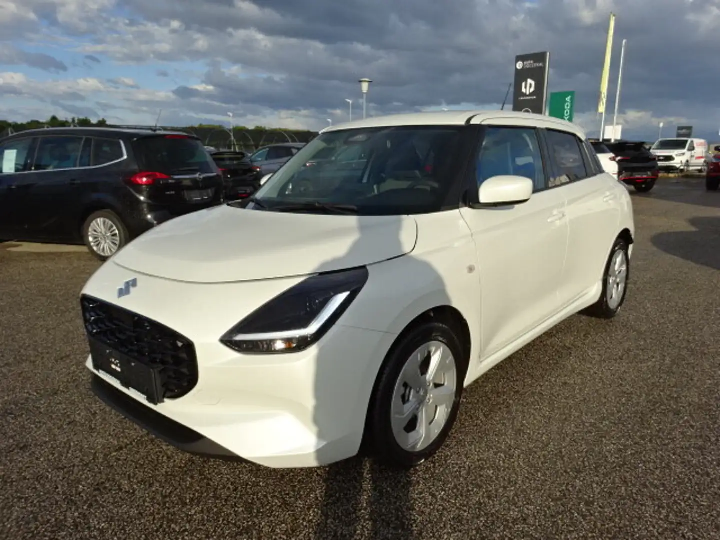 Suzuki Swift 1,2 Hybrid Shine CVT Aut. Weiß - 2