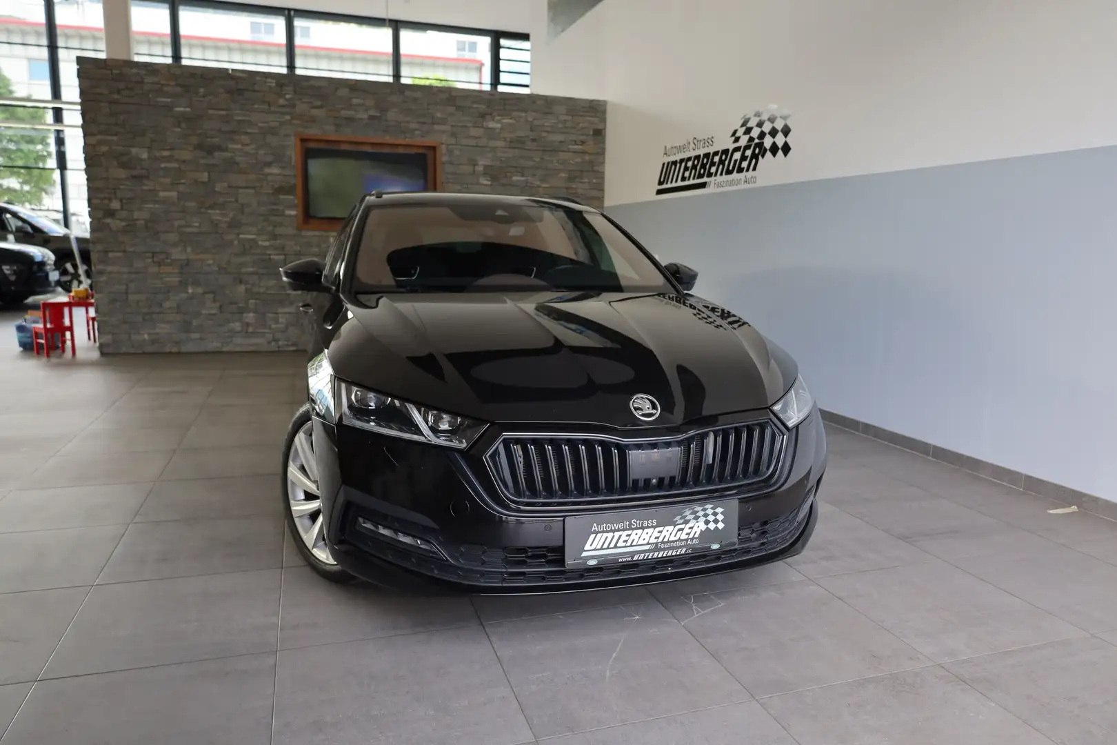 Skoda Octavia Combi 1.5 TSI Style Sportpaket DAB Schwarz - 2