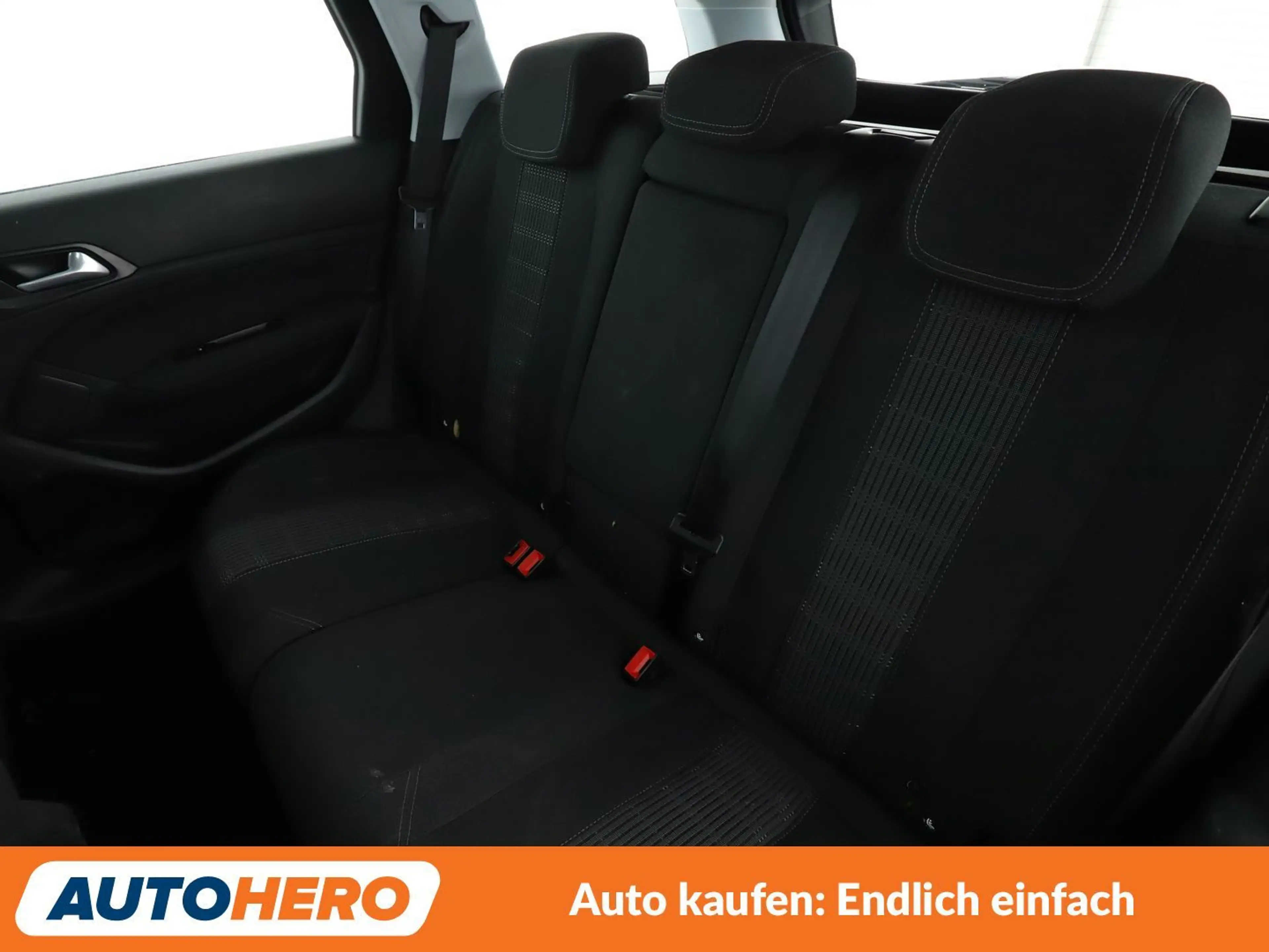 Peugeot 308 1.2 e-THP Allure — photo 14