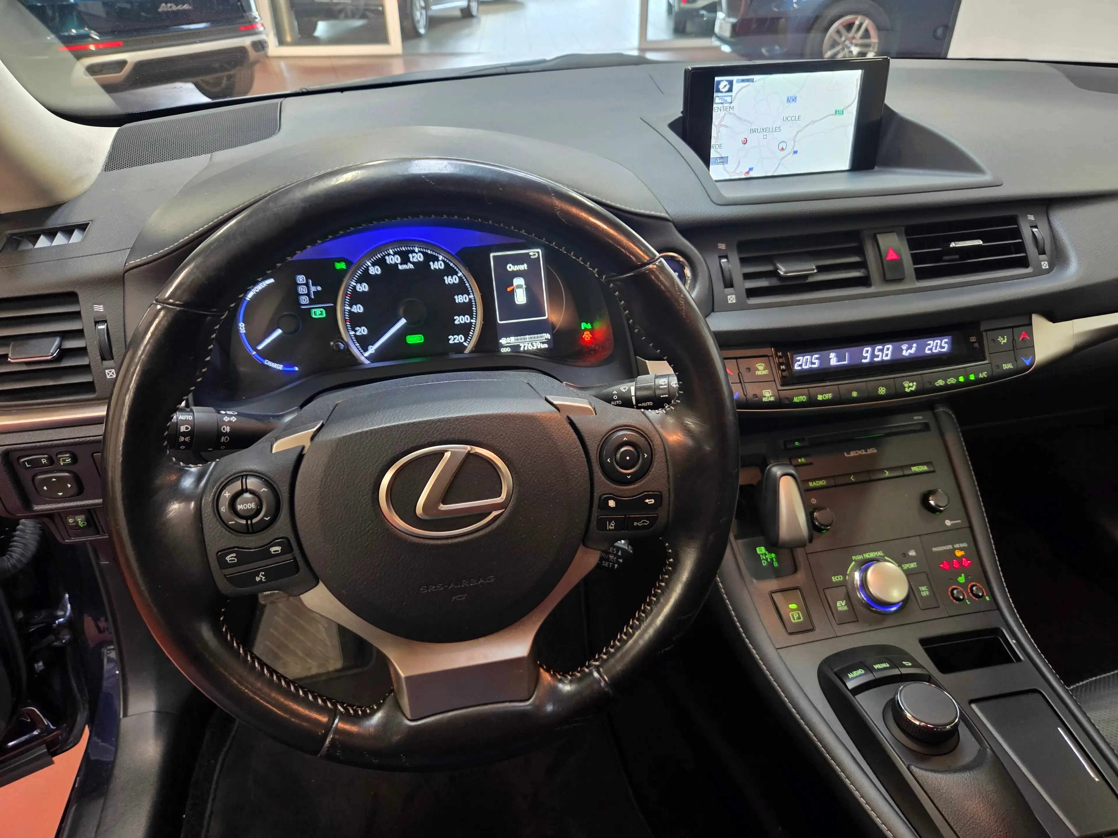 Lexus CT 200h HYBRIDE + TOIT OUVRANT + CUIR chauffant + Garantie — photo 12