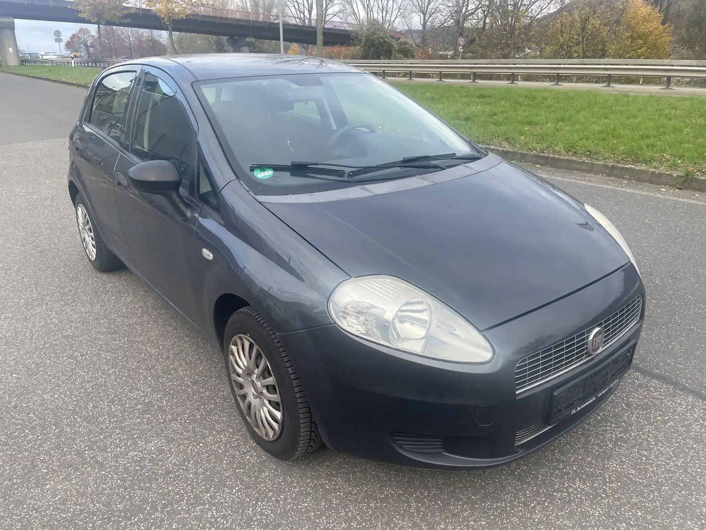 Fiat Grande Punto 1.4 8V Active Klima Grau - 1