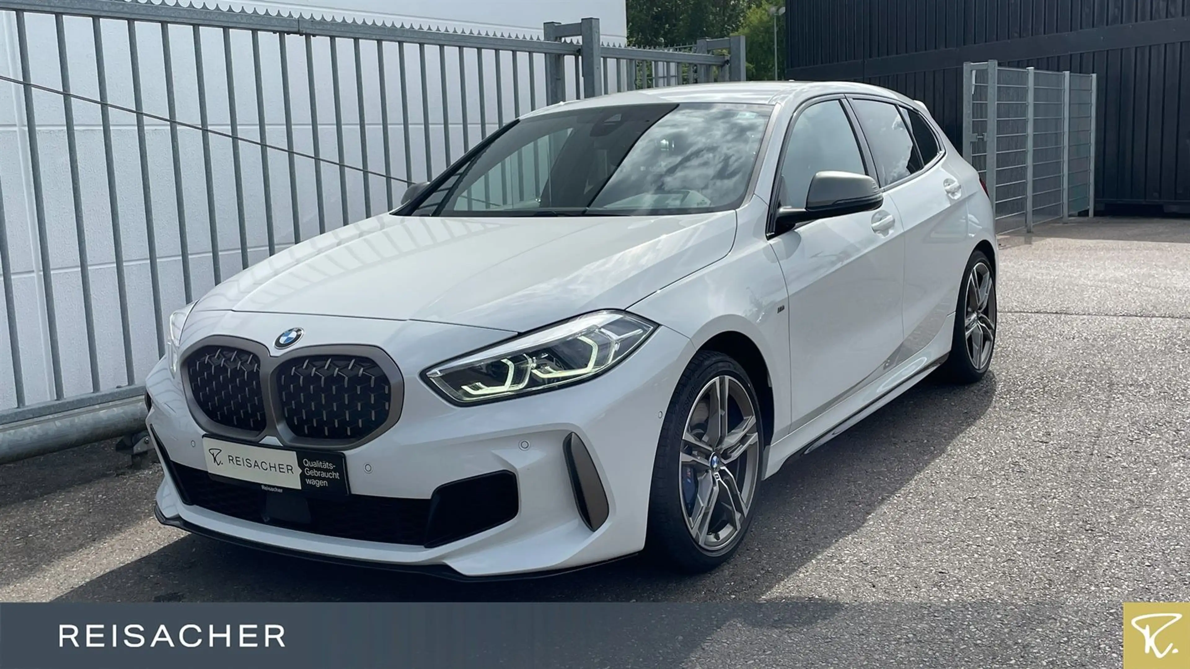 BMW 135 i xDrive ParkAss,RFK,adLed,HiFi,LiCoPr,18"LM