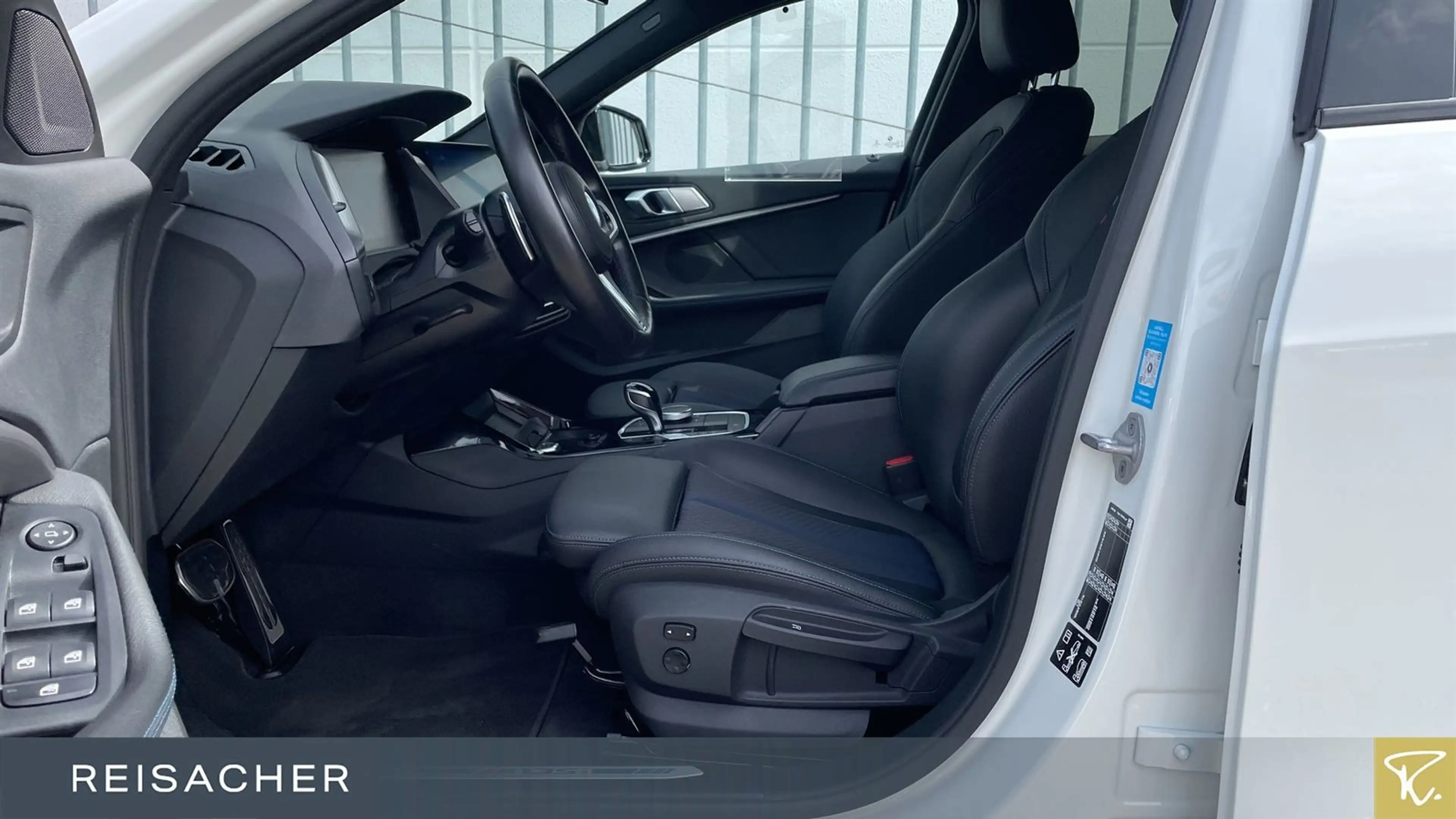 BMW 135 i xDrive ParkAss,RFK,adLed,HiFi,LiCoPr,18"LM — photo 4